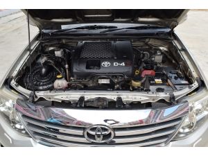 Toyota Fortuner 3.0 (ปี 2012) V SUV AT รูปที่ 4